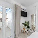 Golden Bird's Aparthotel Naxos City