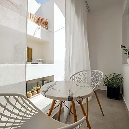 Golden Bird's Aparthotel Naxos City