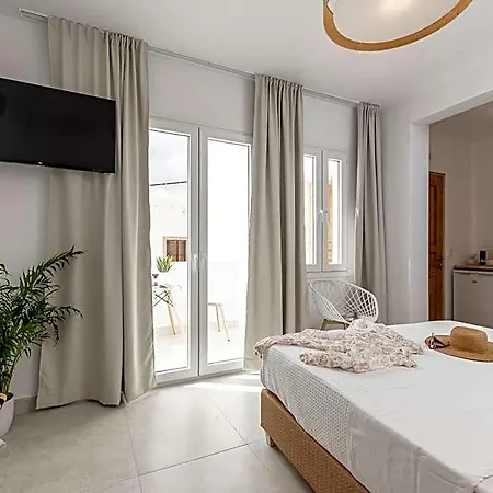 Golden Bird's Aparthotel