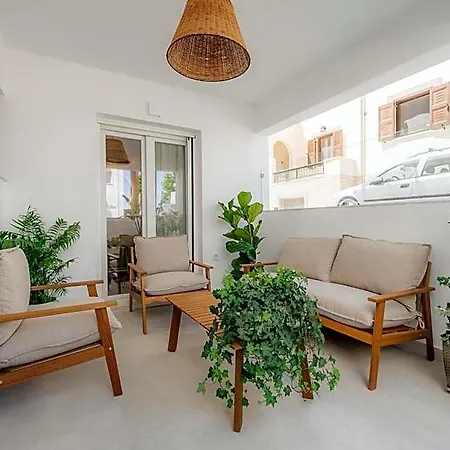 Golden Bird's Aparthotel