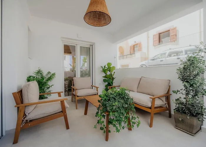 Golden Bird's Apartmanhotel 4*